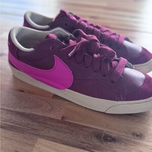 Nike Blazer low ‘77 Jumbo burgundy and Pink Sneakers Womens 12 men 10.5 EUC